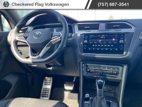 Used 2023 Volkswagen Tiguan SE R-Line image 31