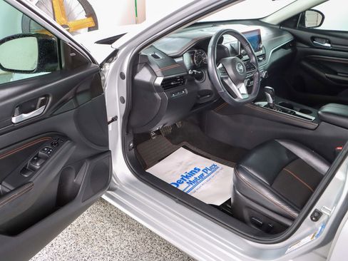 Used 2021 Nissan Altima 2.5 SR FWD image 3