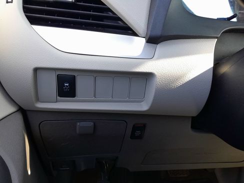 Used 2018 Toyota Sienna LE AWD/4WD image 15