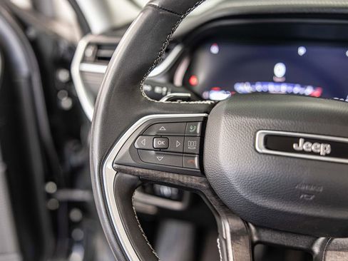 Used 2023 Jeep Grand Cherokee L Limited w/ Black Appearance Package image 26