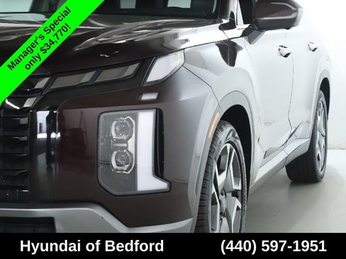Used 2023 Hyundai Palisade Limited w/ Winter Package AWD/4WD image 4