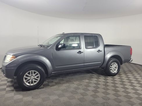 Used 2016 Nissan Frontier SV AWD/4WD image 2