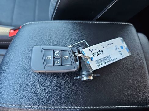 Used 2022 Volkswagen Taos SE FWD image 40