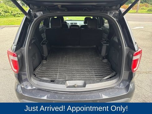 Used 2017 Ford Explorer XLT w/ Equipment Group 202A AWD/4WD image 10