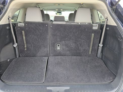 Used 2023 Toyota Highlander L image 25