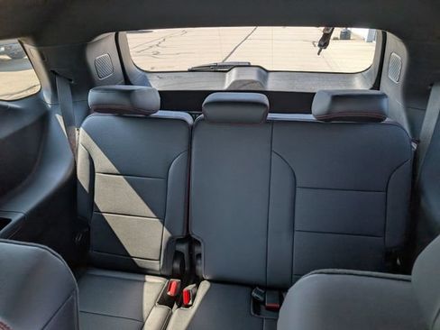 Used 2026 Chevrolet Traverse RS w/ LPO, Floor Liner Package AWD/4WD image 27