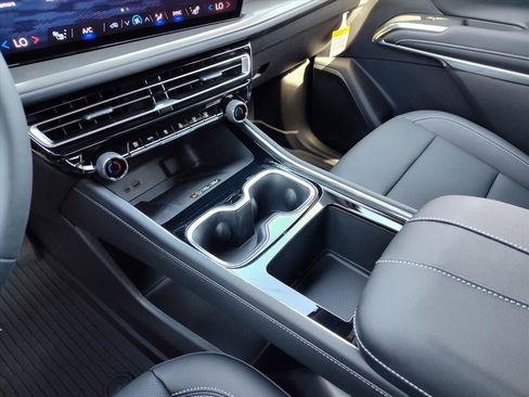 New 2026 Chevrolet Traverse LT w/ Sun and Wheel Package FWD image 13