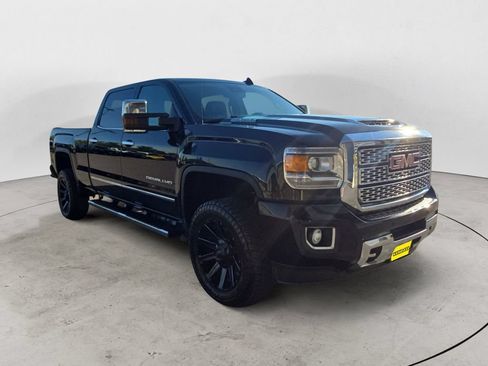 Used 2018 GMC Sierra 2500 Denali w/ Duramax Plus Package AWD/4WD image 3