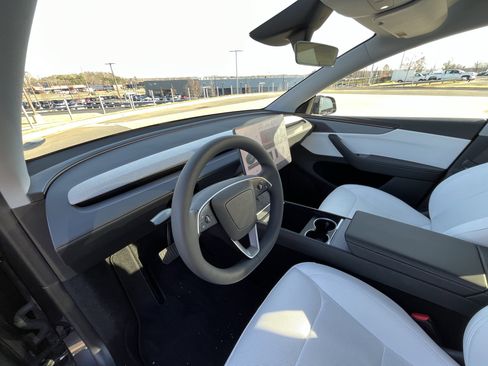 Used 2026 Tesla Model Y AWD image 17