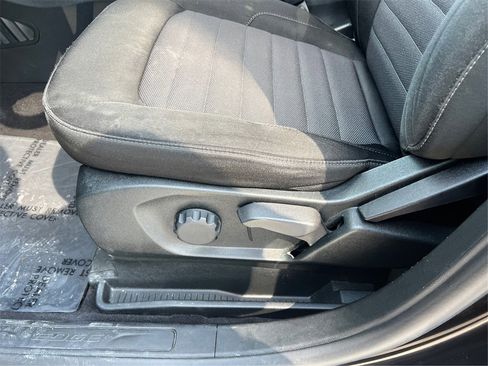 Used 2022 Ford Edge SE image 19