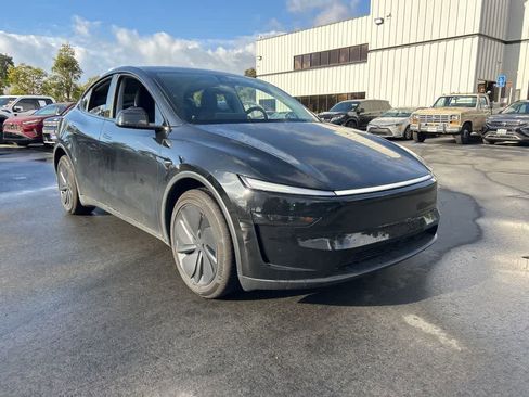 Used 2026 Tesla Model Y 2WD image 2
