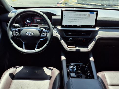 Certified 2025 Ford Explorer Platinum RWD image 13
