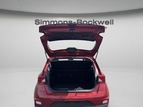 Used 2025 Hyundai Venue SEL FWD image 8