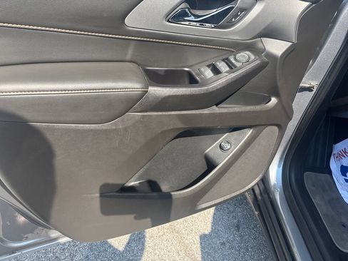 Used 2020 Chevrolet Traverse LT FWD image 14