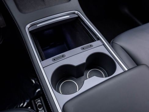 Used 2023 Tesla Model Y Long Range image 32