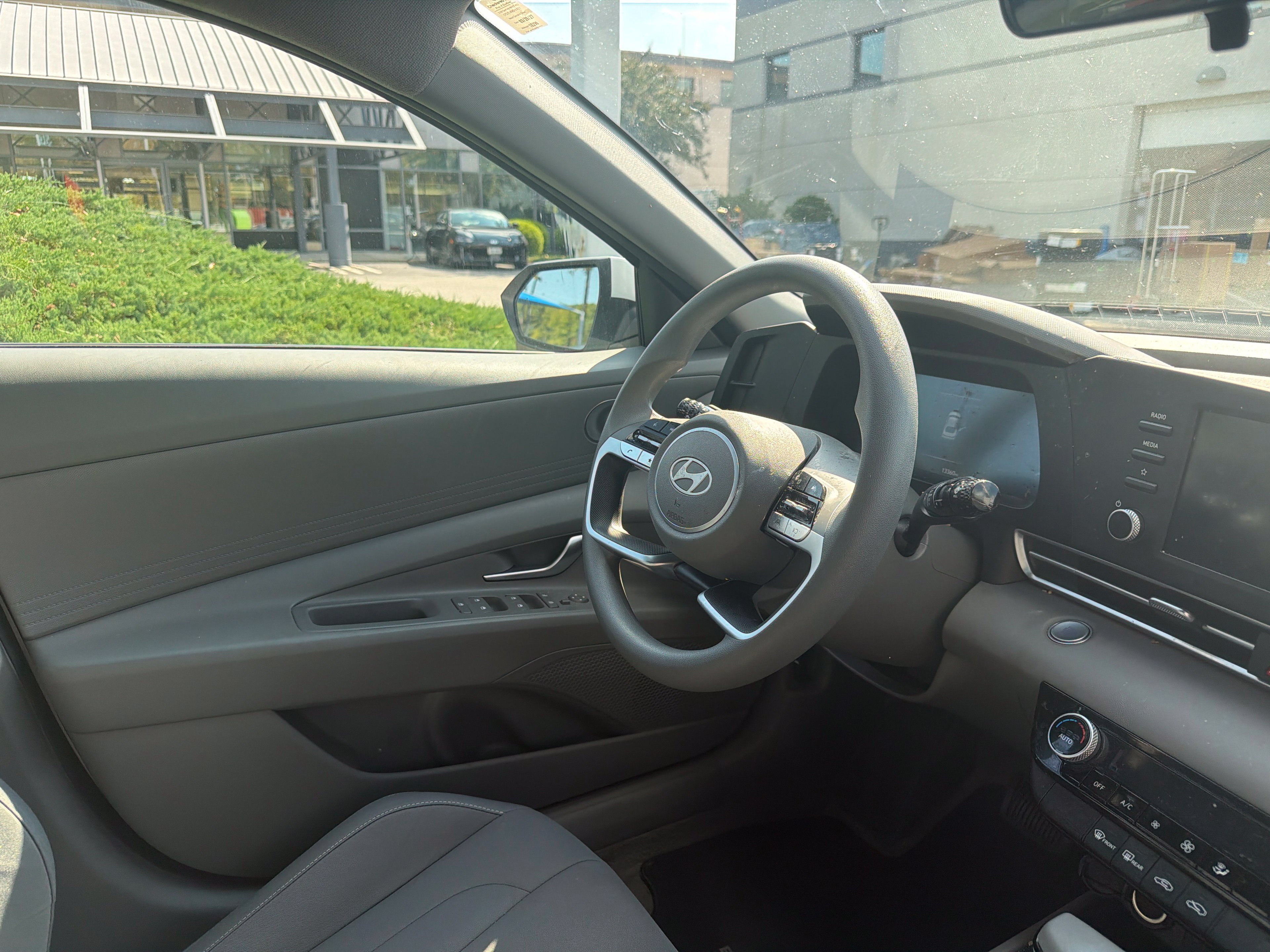 Used 2025 Hyundai Elantra Hybrid FWD image 10