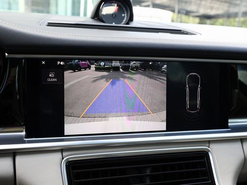 Used 2018 Porsche Panamera w/ Premium Package image 36