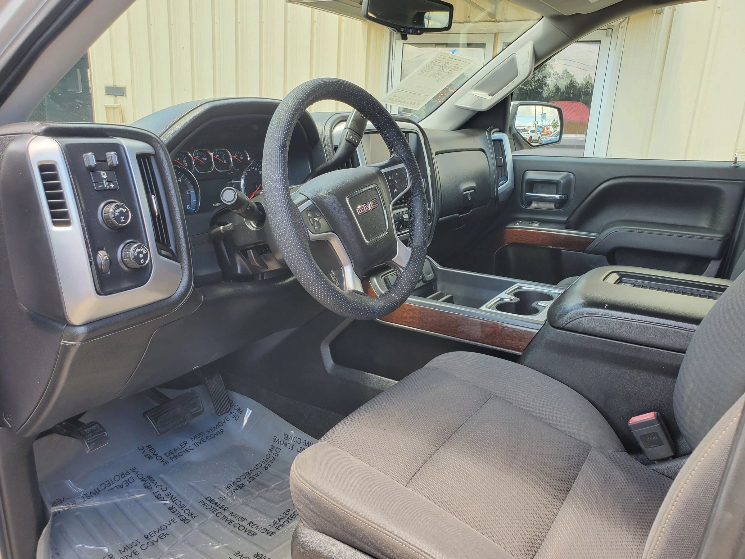 Used 2017 GMC Sierra 1500 SLE w/ SLE Value Package AWD/4WD image 4