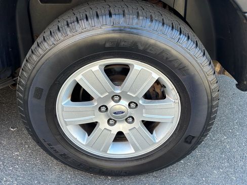 Used 2010 Ford Explorer Sport Trac XLT image 35