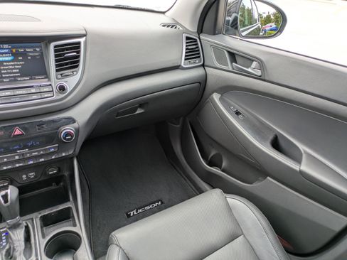 Used 2016 Hyundai Tucson Limited w/ Option Group 03 FWD image 16