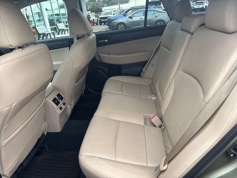 Used 2016 Subaru Outback 2.5i Limited AWD/4WD image 9