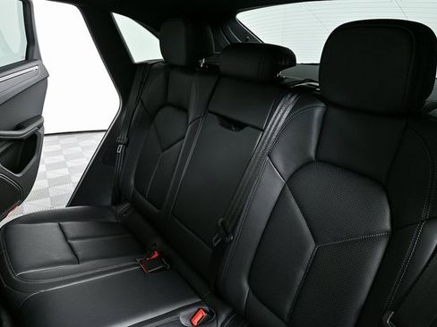 Certified 2025 Porsche Macan image 20