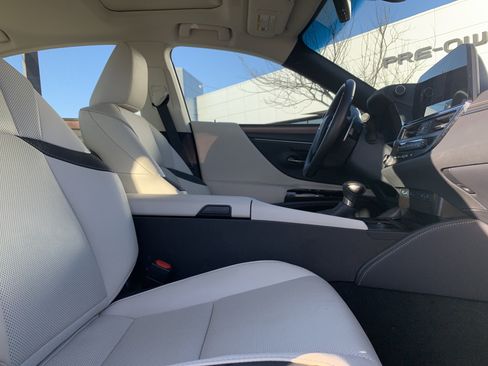 Used 2025 Lexus ES 350 w/ Premium Package image 35