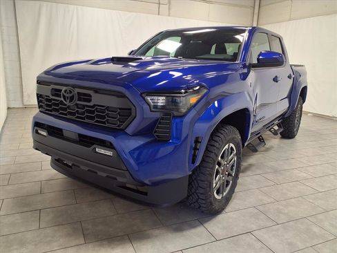 New 2025 Toyota Tacoma TRD Sport image 3