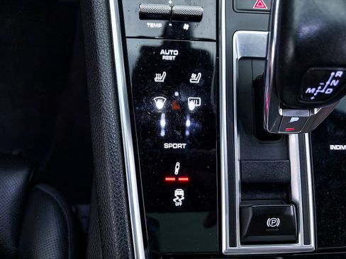 Used 2018 Porsche Panamera image 28