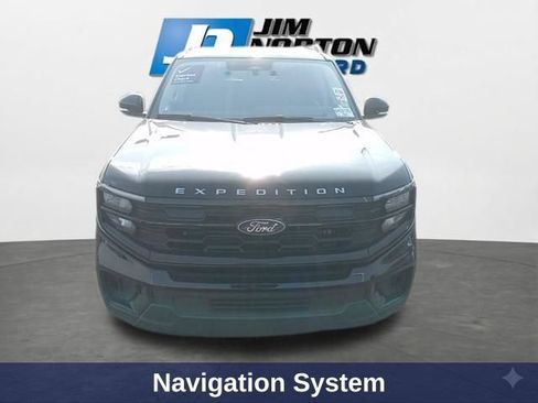 Used 2025 Ford Expedition Active AWD/4WD image 3