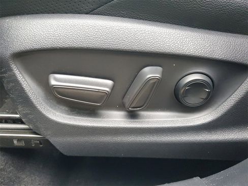 Used 2022 Toyota C-HR Limited image 16