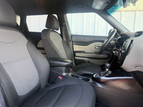 Used 2017 Kia Soul + FWD image 14