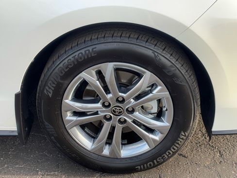 Used 2021 Toyota Sienna Platinum image 11