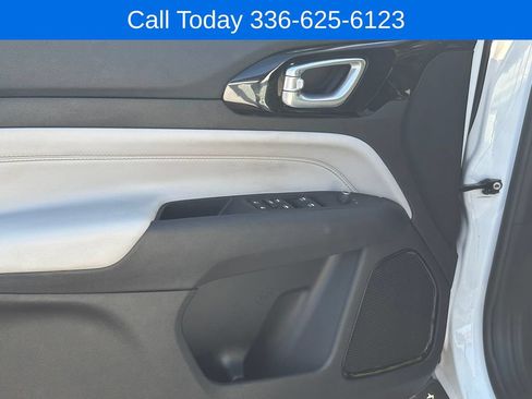 Used 2025 Jeep Compass Limited AWD/4WD image 15