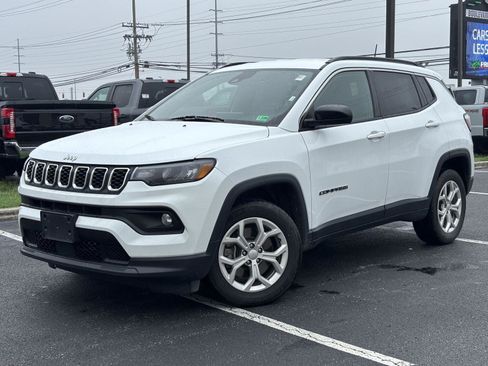 Used 2024 Jeep Compass Latitude AWD/4WD image 12