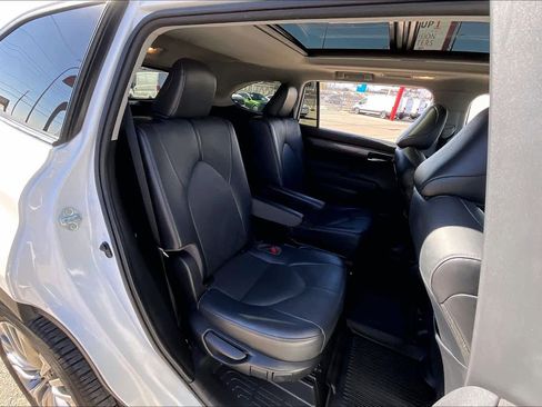 Used 2022 Toyota Highlander Platinum image 19