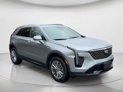 Used 2025 Cadillac XT4 Premium Luxury FWD image 7