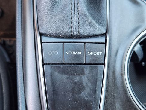 Used 2024 Toyota Camry SE w/ Convenience Package FWD image 21