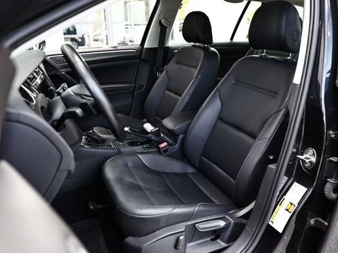 Used 2019 Volkswagen Golf SE FWD image 19