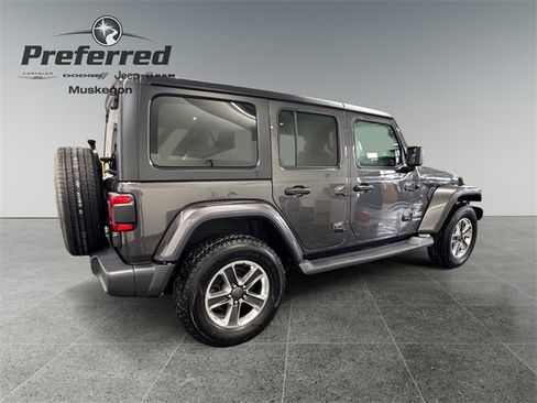 Used 2018 Jeep Wrangler Unlimited Sahara image 17