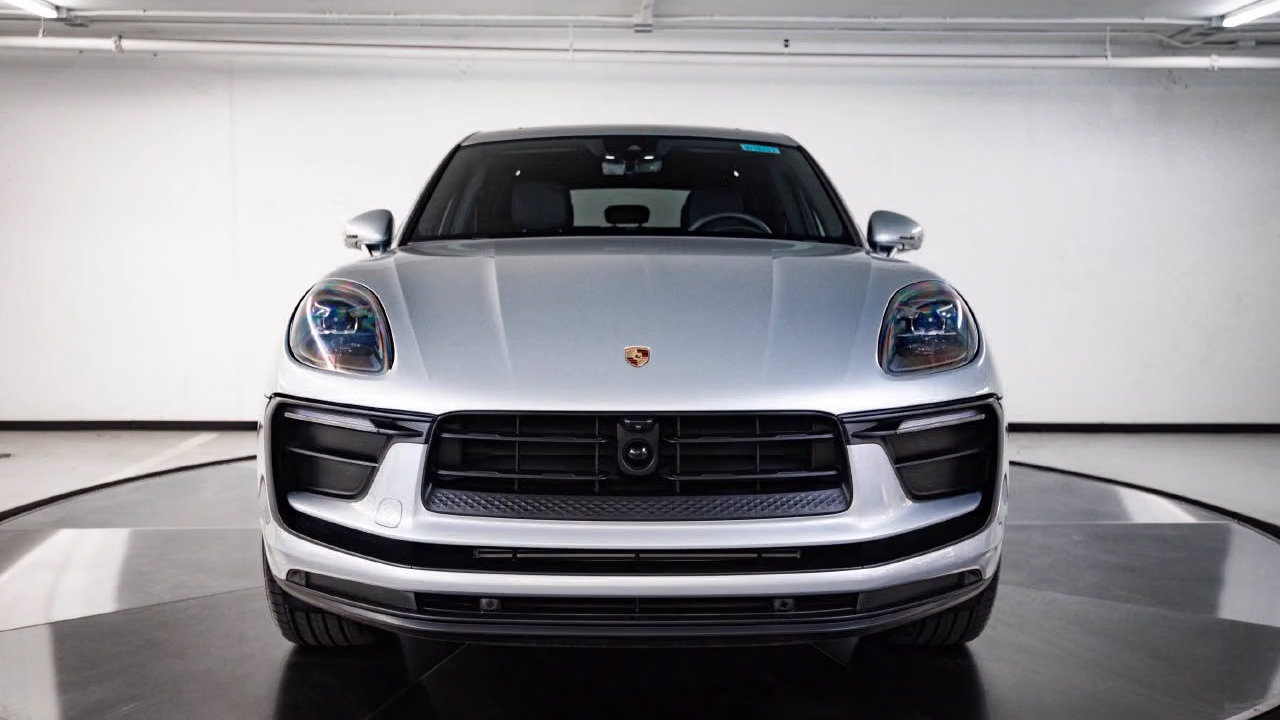 Certified 2026 Porsche Macan AWD/4WD image 10