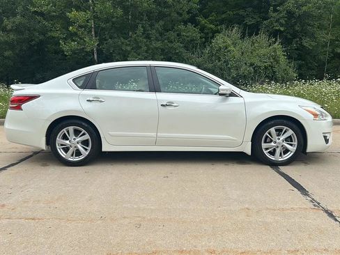 Used 2015 Nissan Altima 2.5 SV w/ Convenience Package FWD image 6