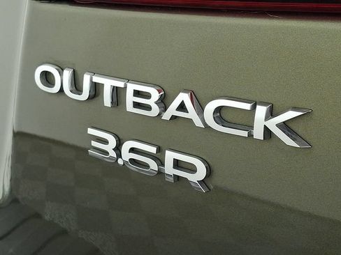 Used 2018 Subaru Outback 3.6R Touring AWD/4WD image 32