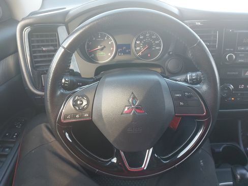 Used 2016 Mitsubishi Outlander ES image 16