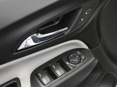 Used 2024 Chevrolet Equinox LS w/ Driver Confidence II Package image 18