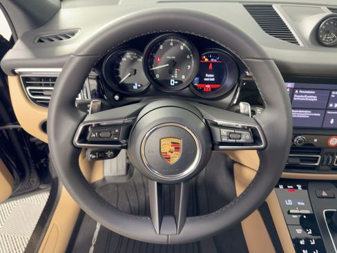 Certified 2026 Porsche Macan AWD/4WD image 18