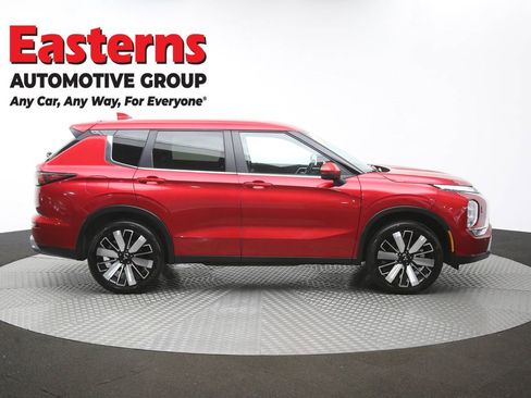 Used 2025 Mitsubishi Outlander AWD image 46