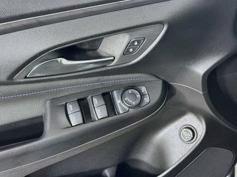 Used 2024 Buick Envista Sport Touring w/ Convenience I Package FWD image 17