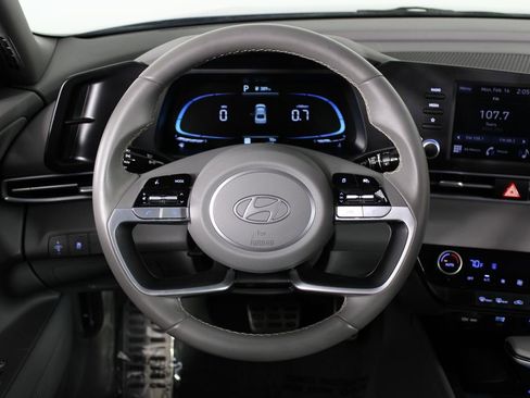 Certified 2025 Hyundai Elantra Sport image 9