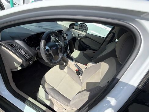 Used 2012 Ford Focus SE FWD image 3